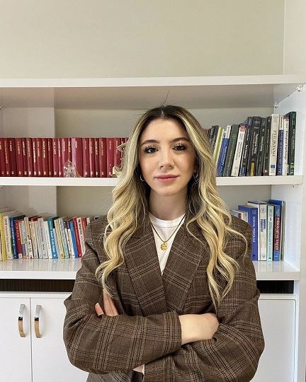 PSİKOLOĞ SELİN ÇELEN’  “YEME BOZUKLUĞUNUN TEMELLERİ ÇOCUKLUK DÖNEMİNDE ATILIYOR.”