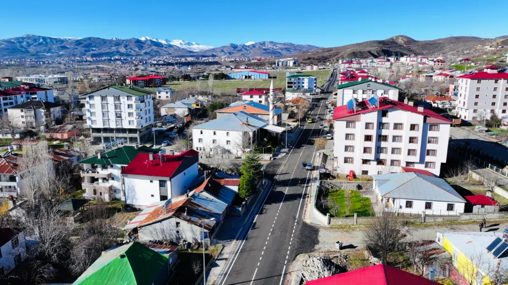 SİMANİ MAHALLESİ NİTELİKLİ YOLA KAVUŞTU
