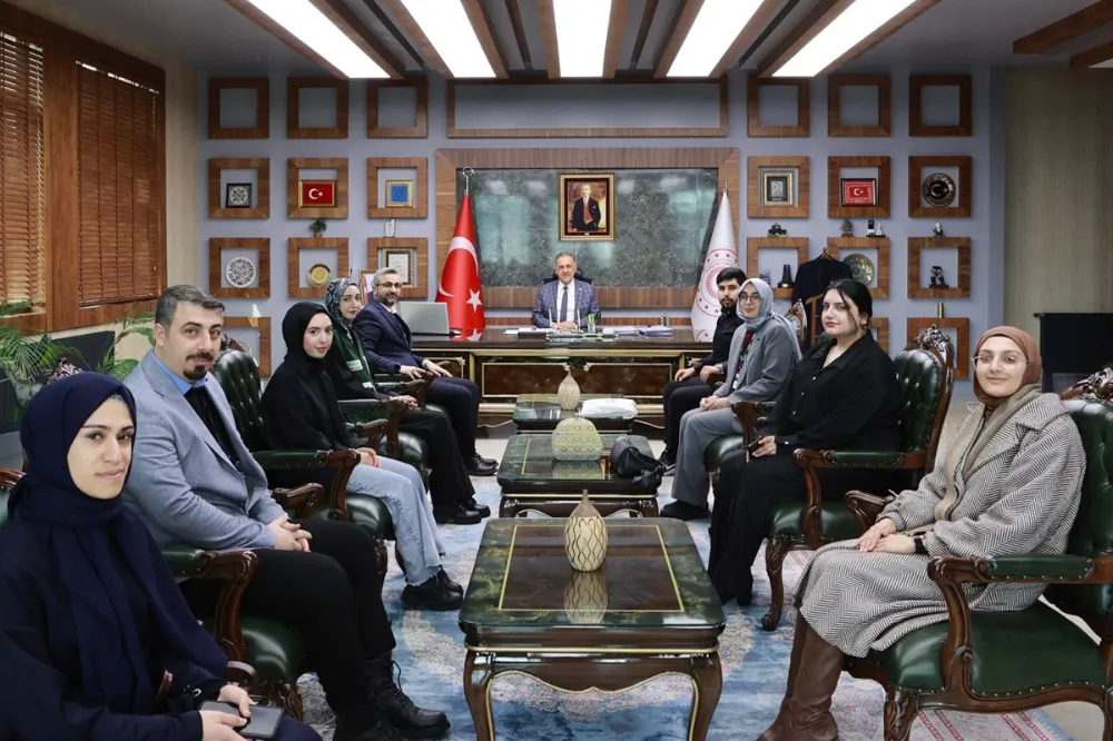 VALİ USTA’YA ‘YEŞİLAY HAFTASI’ ZİYARETİ